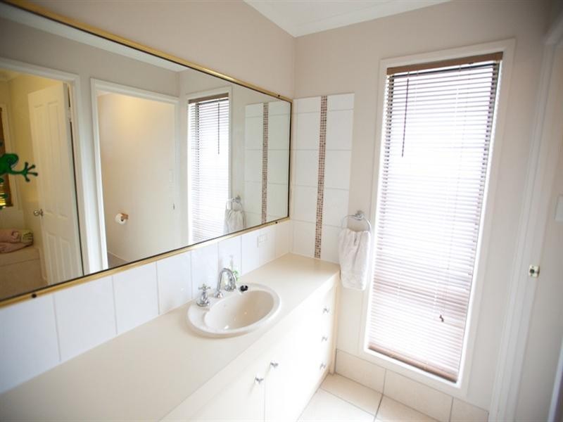 4 Quondare Court, Springwood QLD 4127