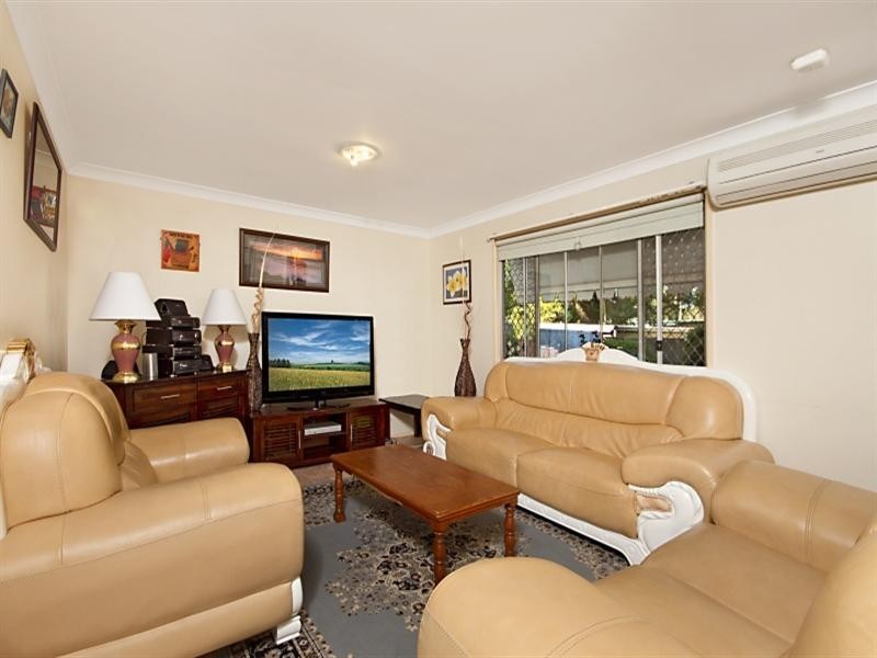 51 Lake Road, Slacks Creek QLD 4127