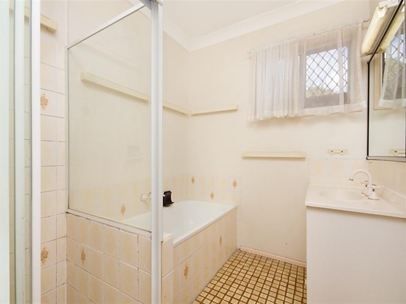 51 Lake Road, Slacks Creek QLD 4127