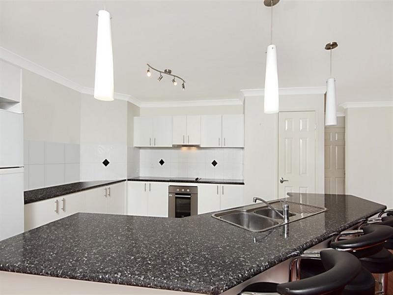 16 Benarkin Close, Waterford QLD 4133