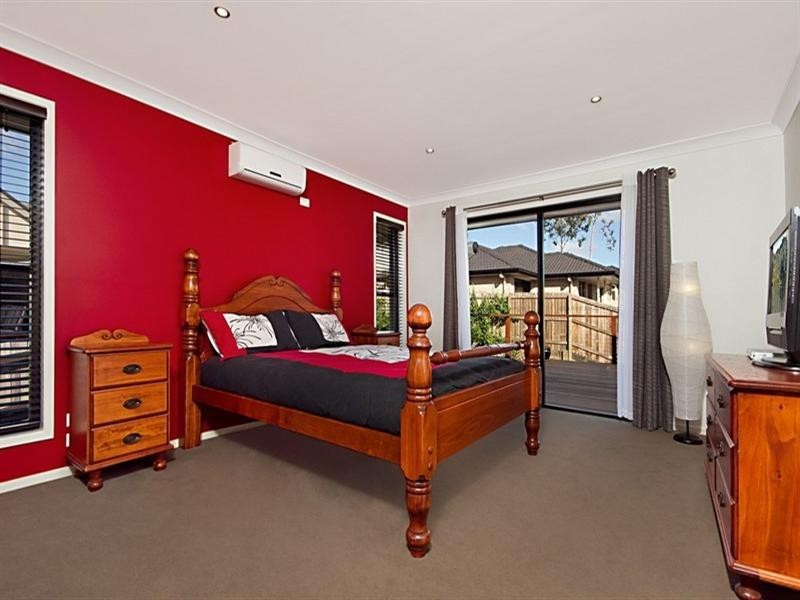 16 Benarkin Close, Waterford QLD 4133