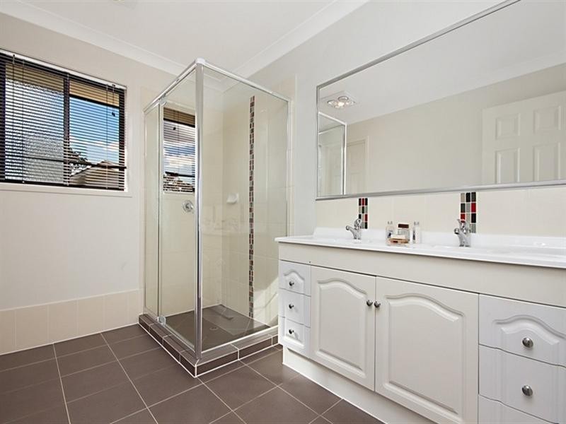 16 Benarkin Close, Waterford QLD 4133