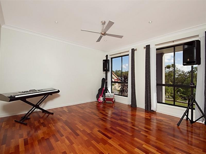 16 Benarkin Close, Waterford QLD 4133