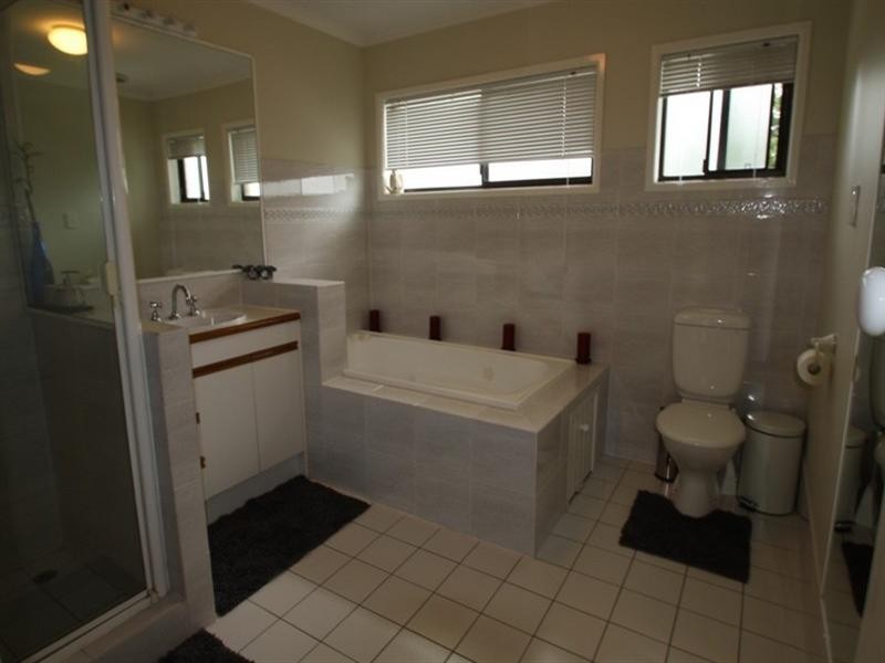 34 Narelle Crescent, Rochedale South QLD 4123