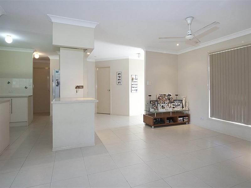 10 Sabak Street, Tanah Merah QLD 4128