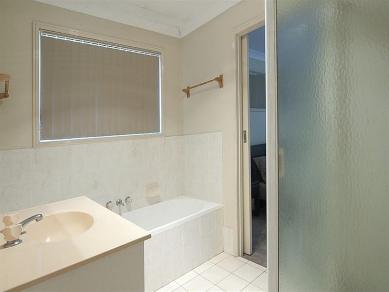 10 Sabak Street, Tanah Merah QLD 4128