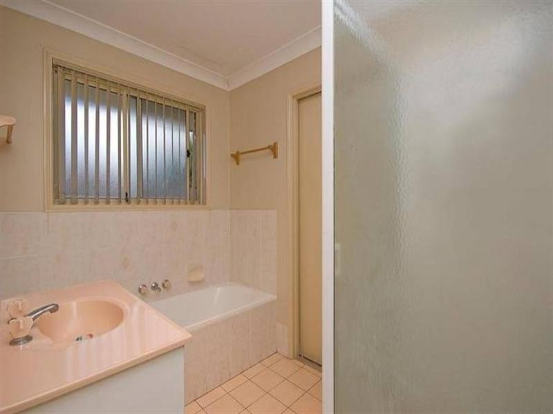 10 Sabak Street, Tanah Merah QLD 4128