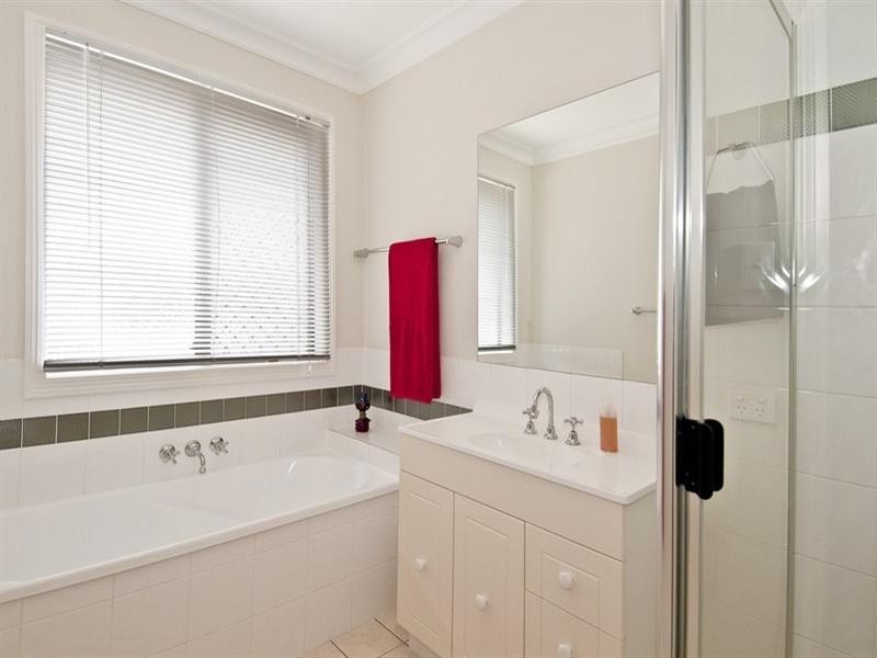 4 Meike Crescent, Tanah Merah QLD 4128