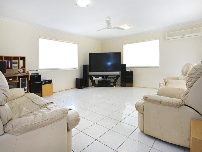 6 Plumbs Road, Tanah Merah QLD 4128