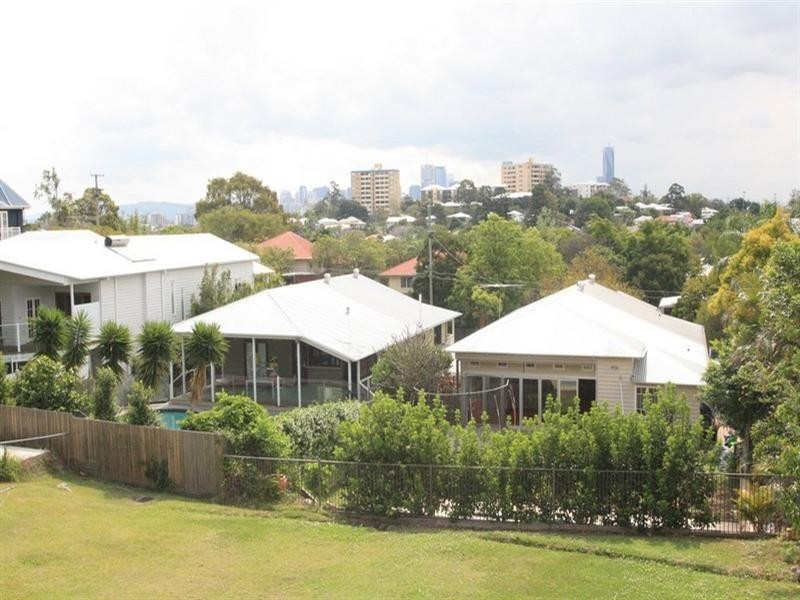 36 Power Street, Norman Park QLD 4170