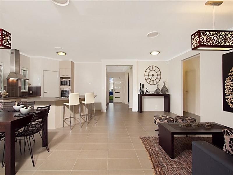 18 Dennis Vale Drive, Daisy Hill QLD 4127