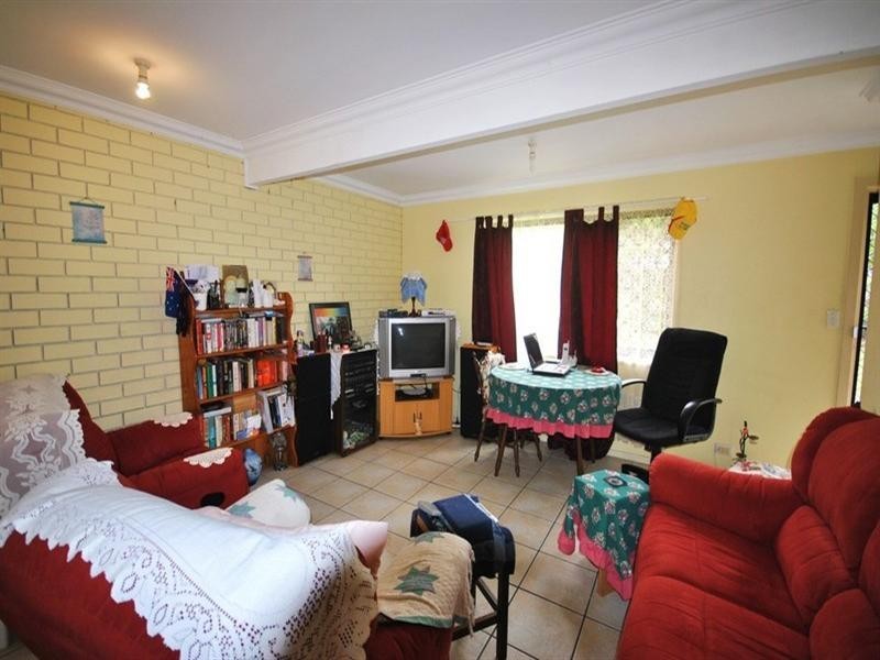 3/4 Cowper Avenue, Eagleby QLD 4207