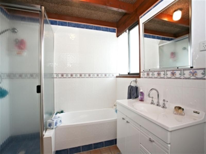 49 Dennis Road, Springwood QLD 4127