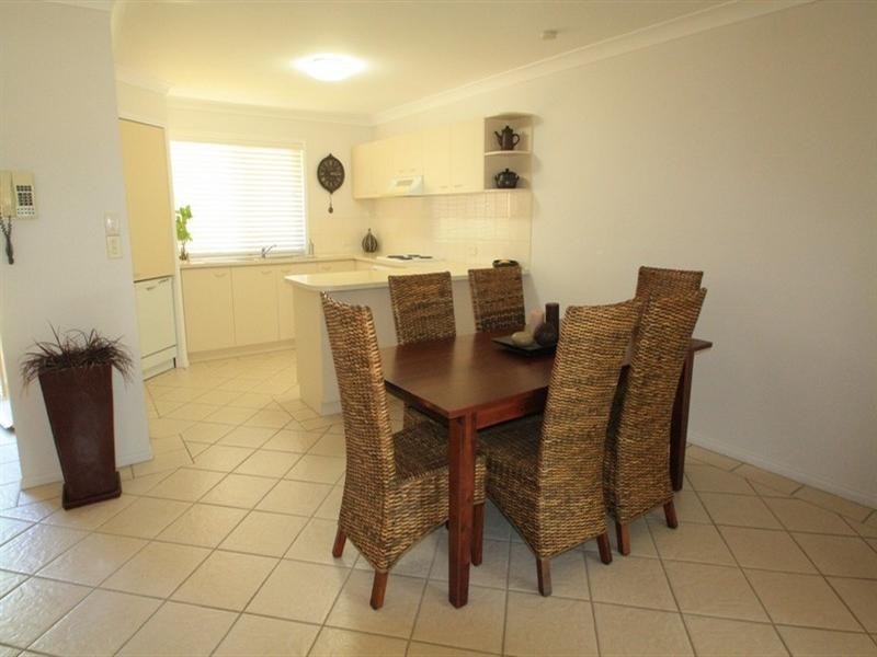 3/4 Michael Lynagh Drive, Daisy Hill QLD 4127