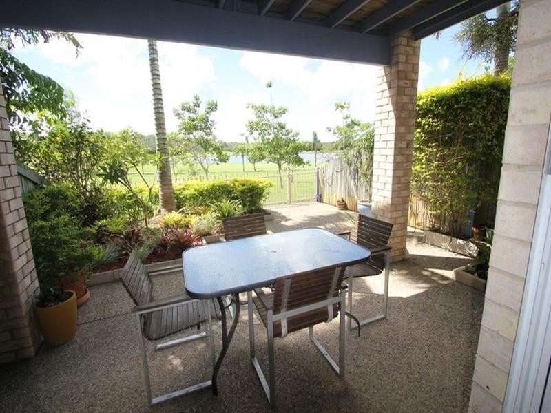 9/8 Peninsula Avenue, Cornubia QLD 4130