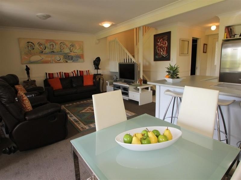 9/8 Peninsula Avenue, Cornubia QLD 4130
