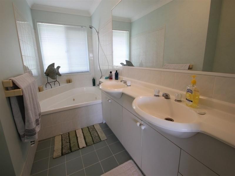 9/8 Peninsula Avenue, Cornubia QLD 4130