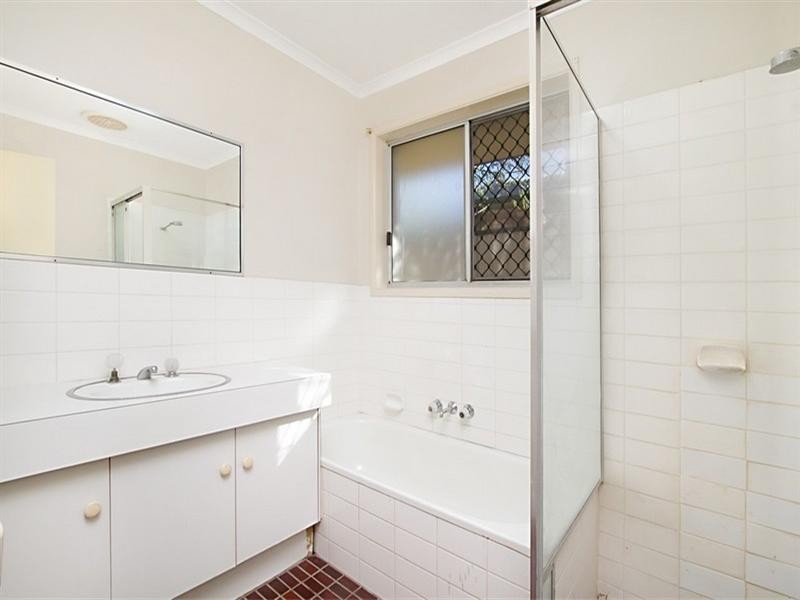 86 Chatswood Road, Springwood QLD 4127