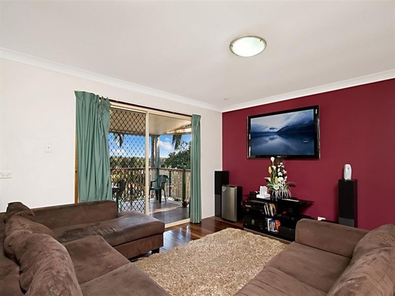 27 Sundar Crescent, Tanah Merah QLD 4128