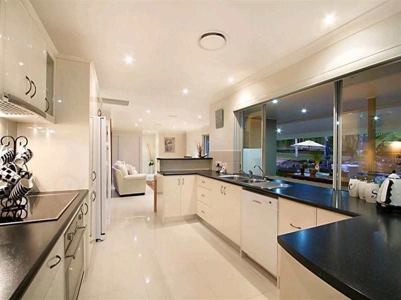 6 Kent Close, Springwood QLD 4127