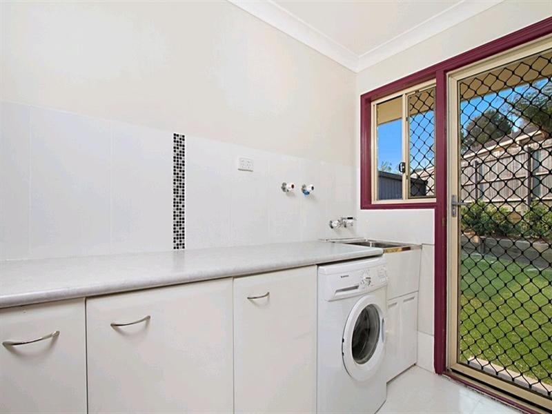 6 Ambat Court, Tanah Merah QLD 4128