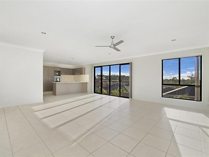 50 Outlook Drive, Waterford QLD 4133