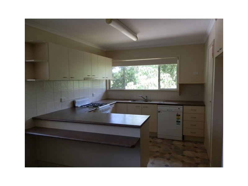 4 Boronia Avenue, Daisy Hill QLD 4127