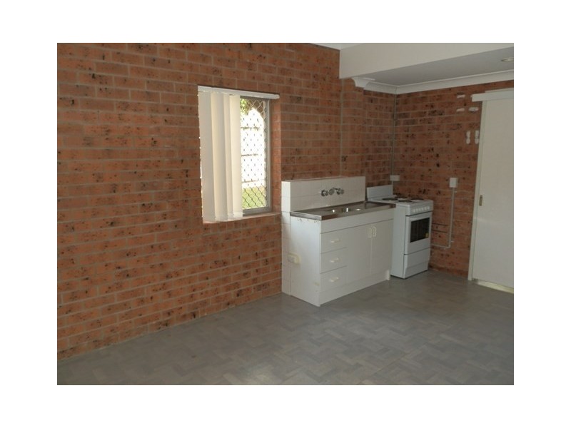 4 Boronia Avenue, Daisy Hill QLD 4127