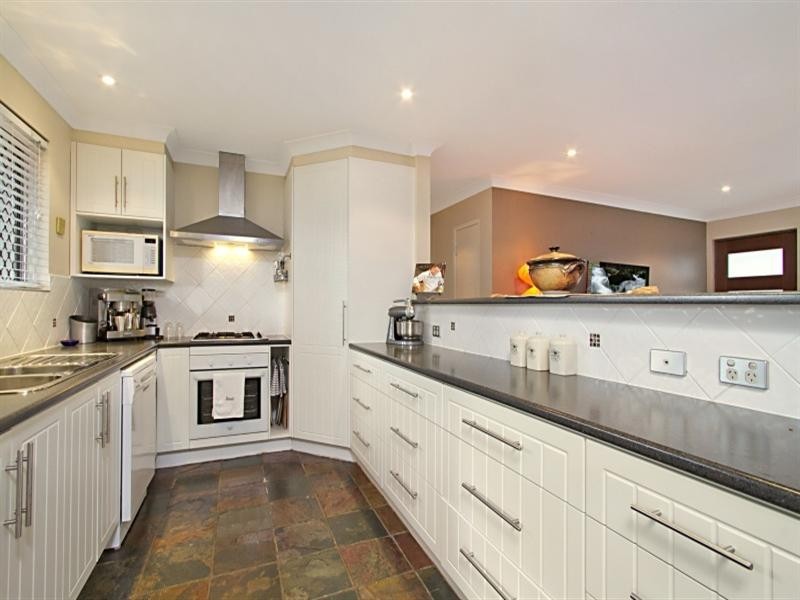 6 Jacqueline Avenue, Springwood QLD 4127