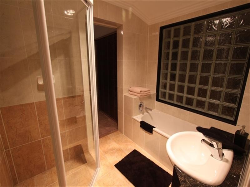 33 Bayview Drive, Tanah Merah QLD 4128