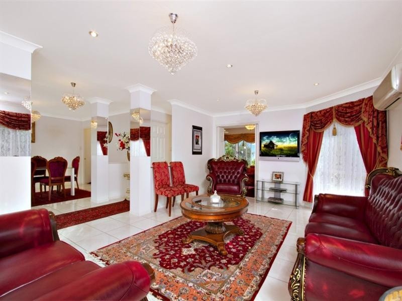 1 Maree Court, Tanah Merah QLD 4128