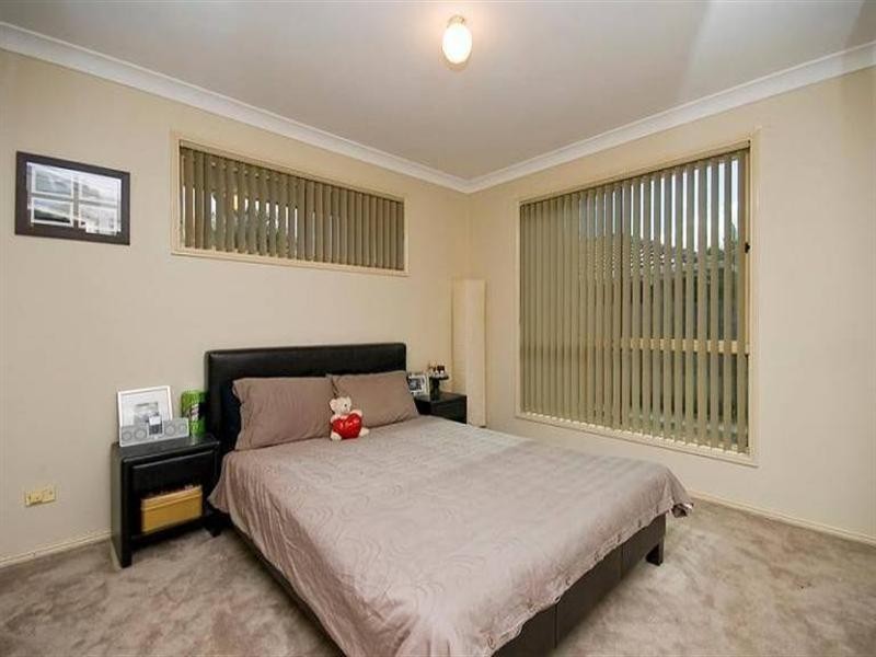 10 Sabak Street, Tanah Merah QLD 4128