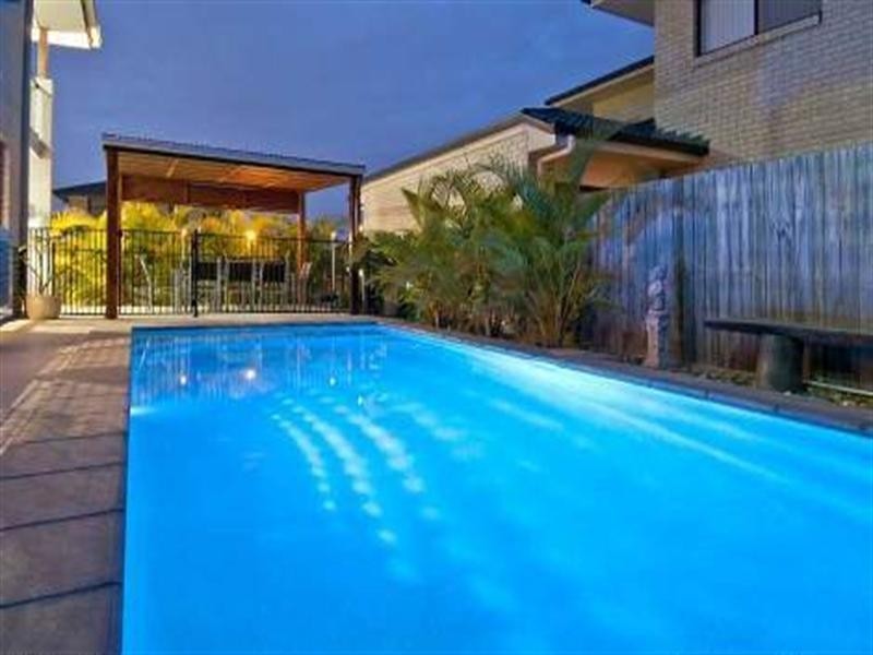 31 Lake Breeze Drive, Windaroo QLD 4207