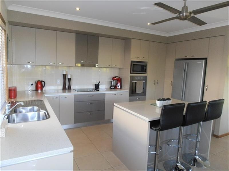 31 Lake Breeze Drive, Windaroo QLD 4207