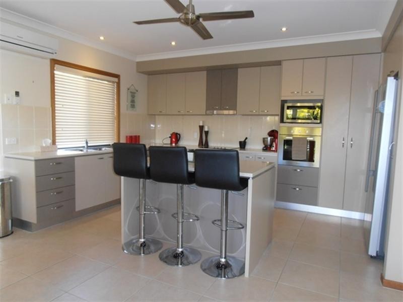 31 Lake Breeze Drive, Windaroo QLD 4207