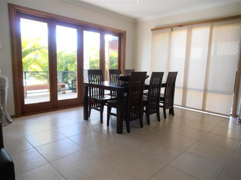 31 Lake Breeze Drive, Windaroo QLD 4207