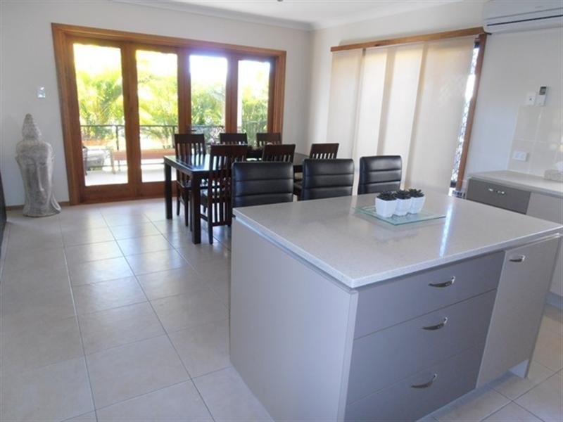 31 Lake Breeze Drive, Windaroo QLD 4207