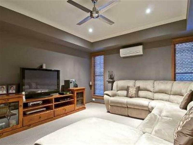 31 Lake Breeze Drive, Windaroo QLD 4207