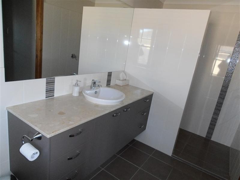 31 Lake Breeze Drive, Windaroo QLD 4207