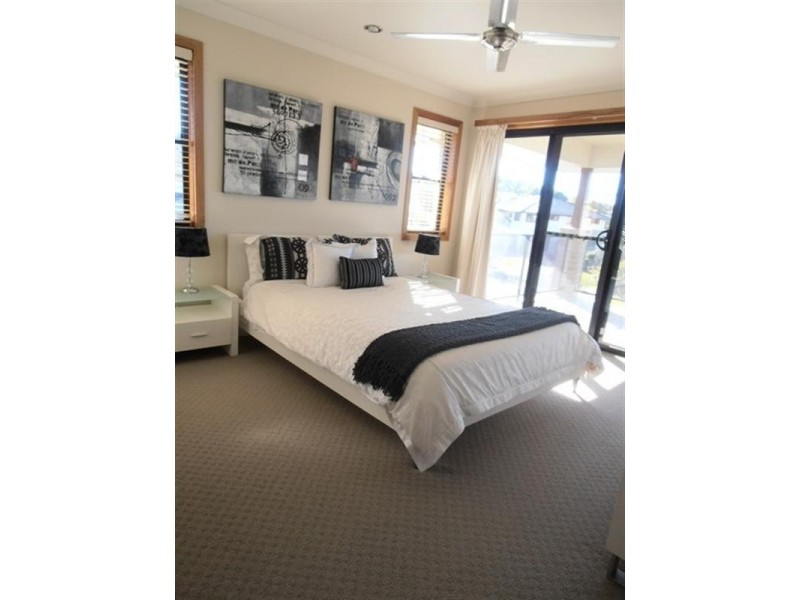 31 Lake Breeze Drive, Windaroo QLD 4207