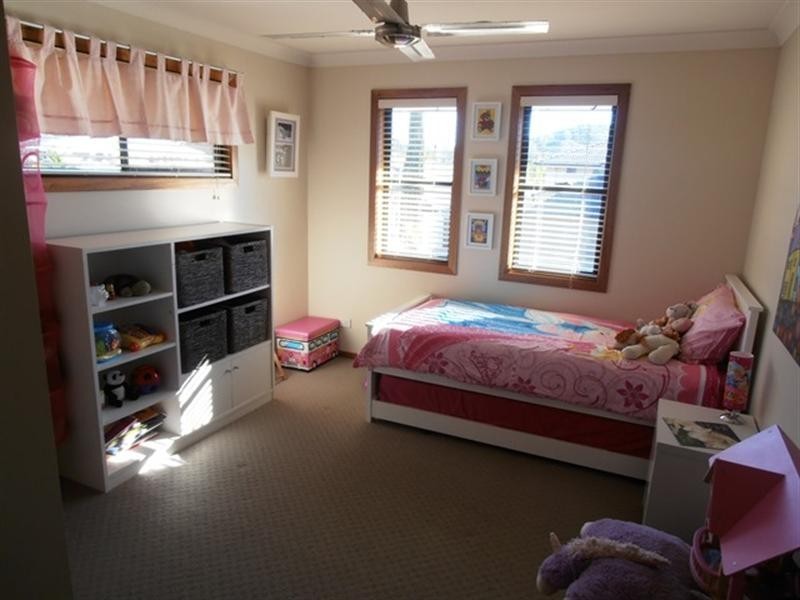 31 Lake Breeze Drive, Windaroo QLD 4207