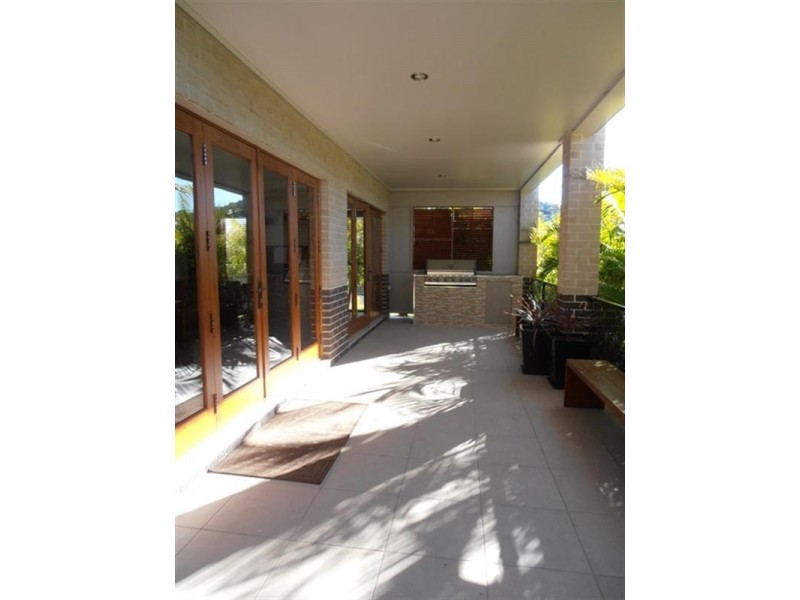 31 Lake Breeze Drive, Windaroo QLD 4207