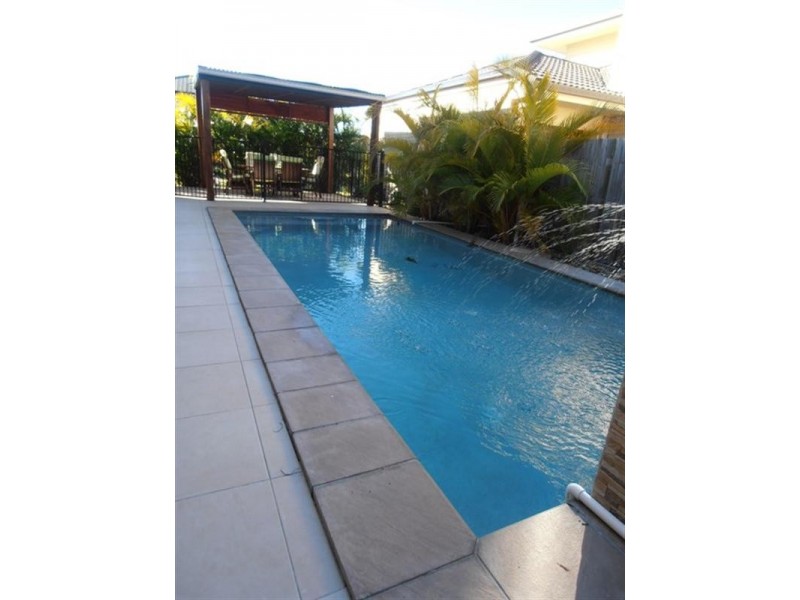 31 Lake Breeze Drive, Windaroo QLD 4207