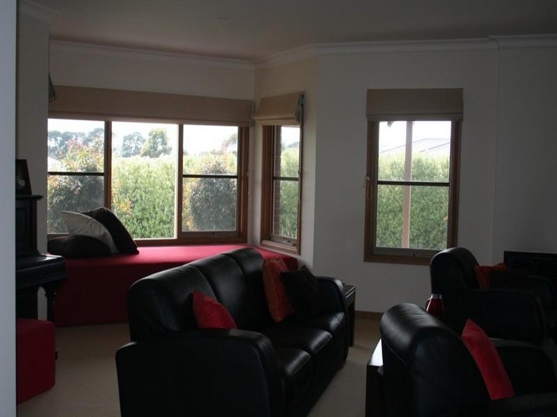 8 Eliza Place, Somerville VIC 3912