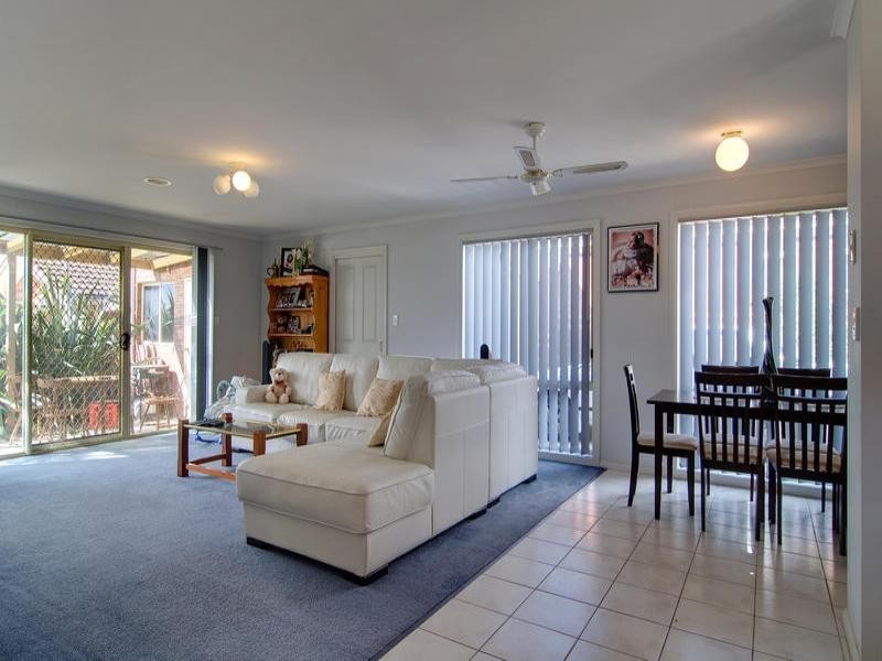 2/11 Raymond Street, Somerville VIC 3912