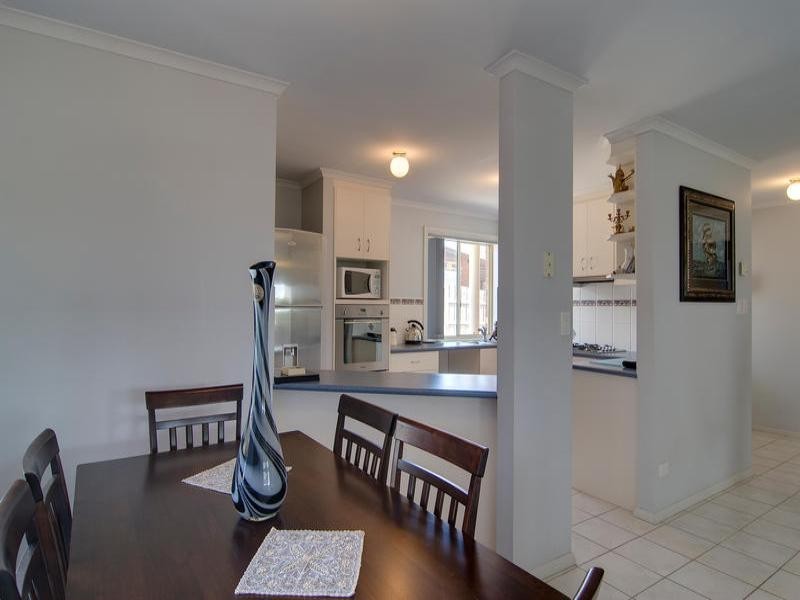 2/11 Raymond Street, Somerville VIC 3912