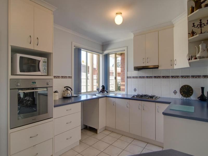 2/11 Raymond Street, Somerville VIC 3912