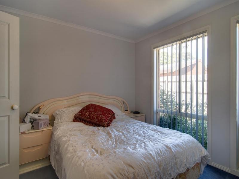 2/11 Raymond Street, Somerville VIC 3912