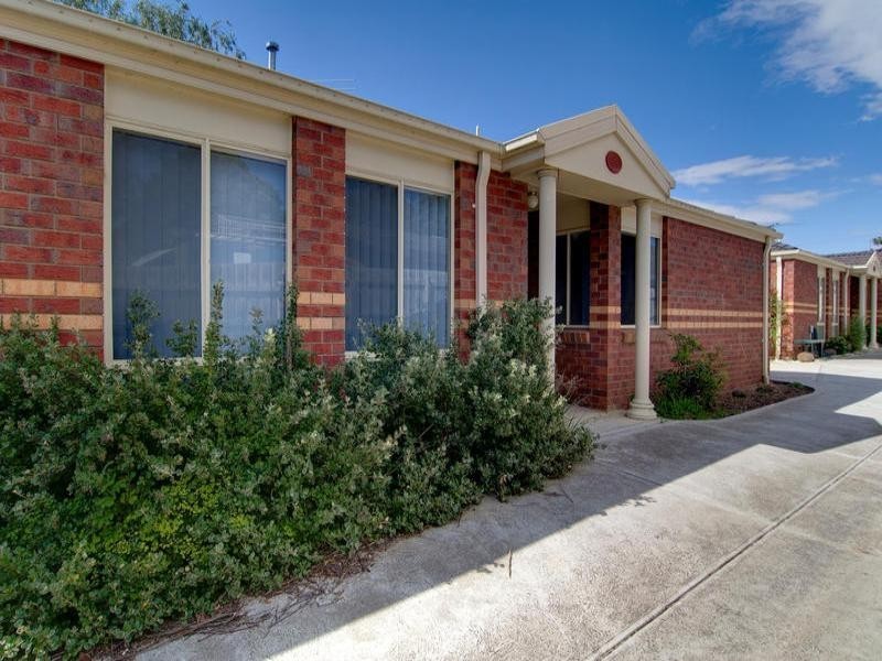 2/11 Raymond Street, Somerville VIC 3912