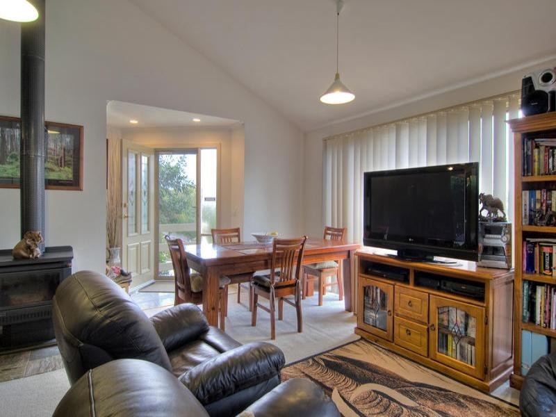 99 Clarendon Drive, Somerville VIC 3912